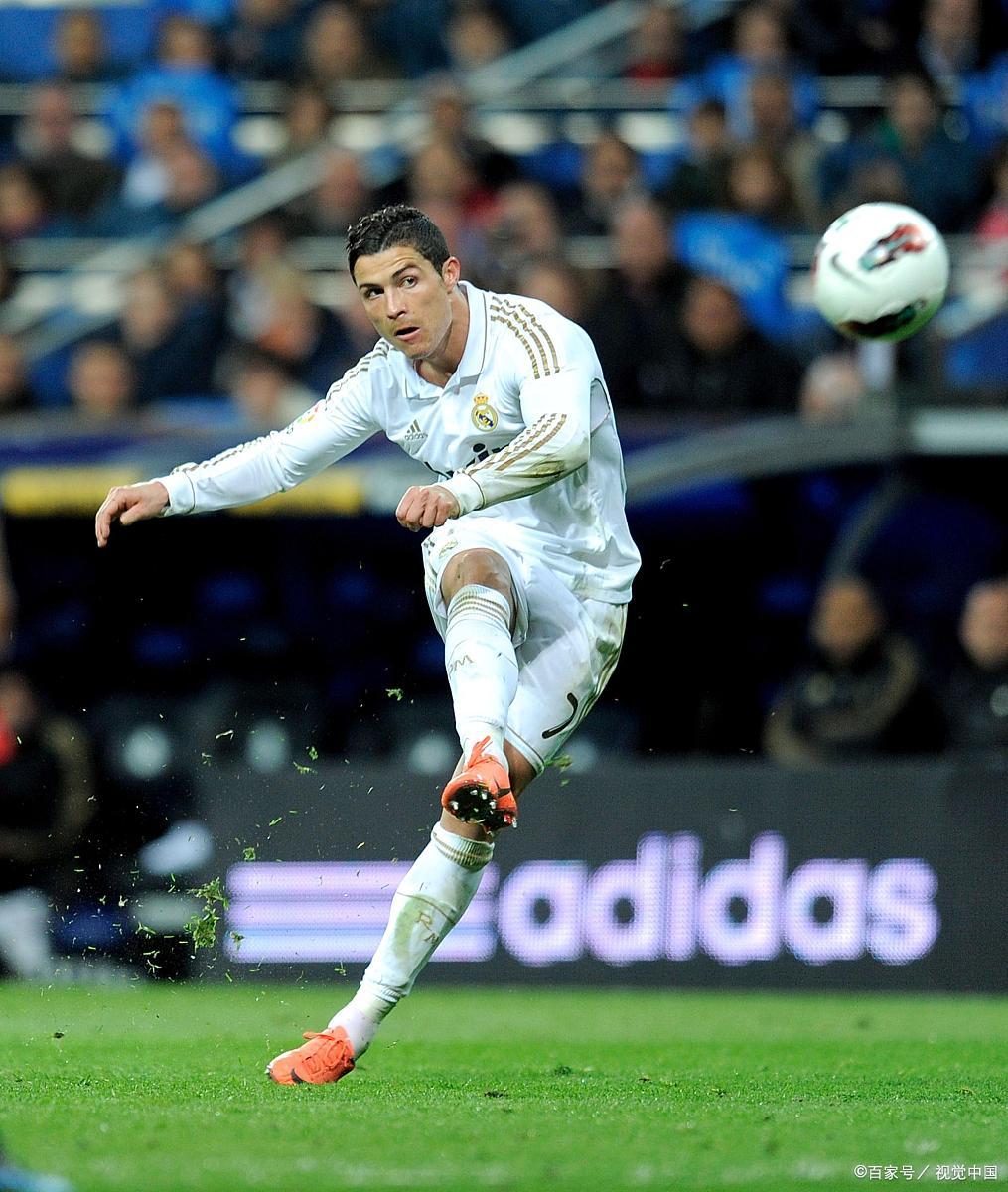 梅西和c罗的足球争霸,梅西和c罗球场相遇