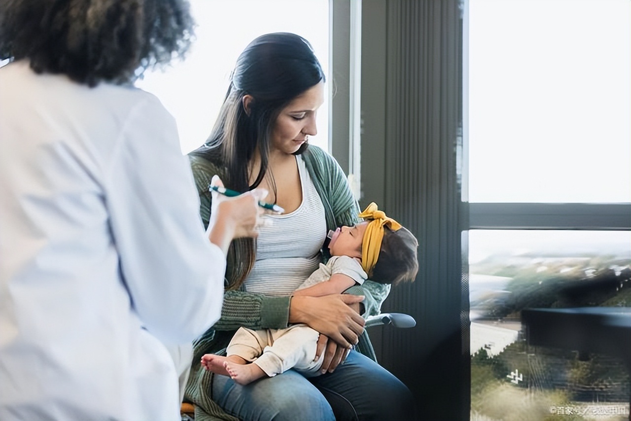 经常溢奶？多出来的母乳该怎么办？老公能喝吗？