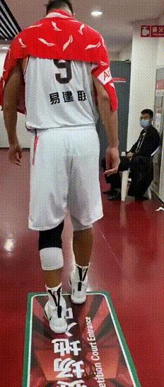 易建联篮球故事,易建联的少年故事