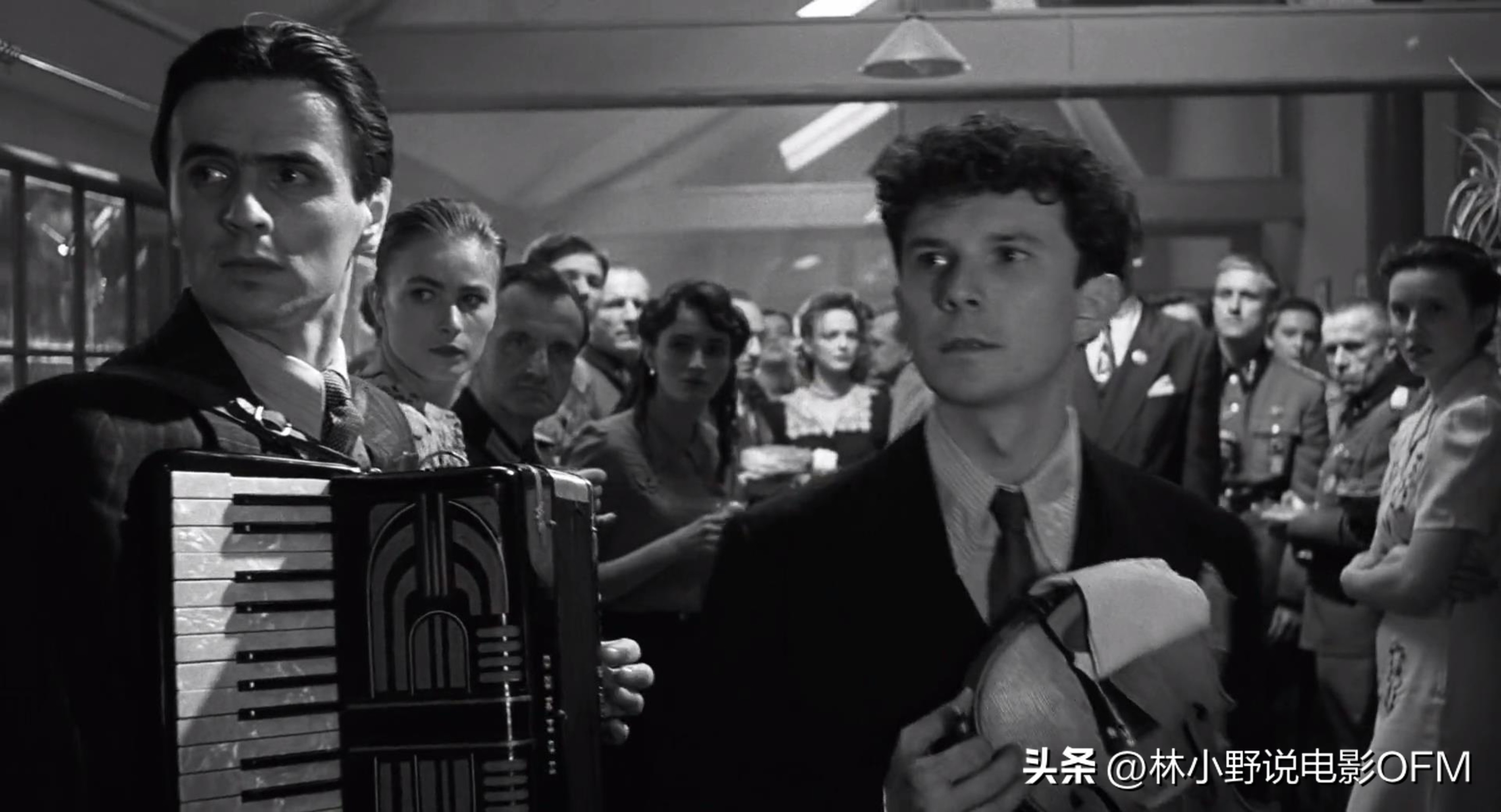 辛德勒的名单开头插曲,辛德勒的名单结尾放石头