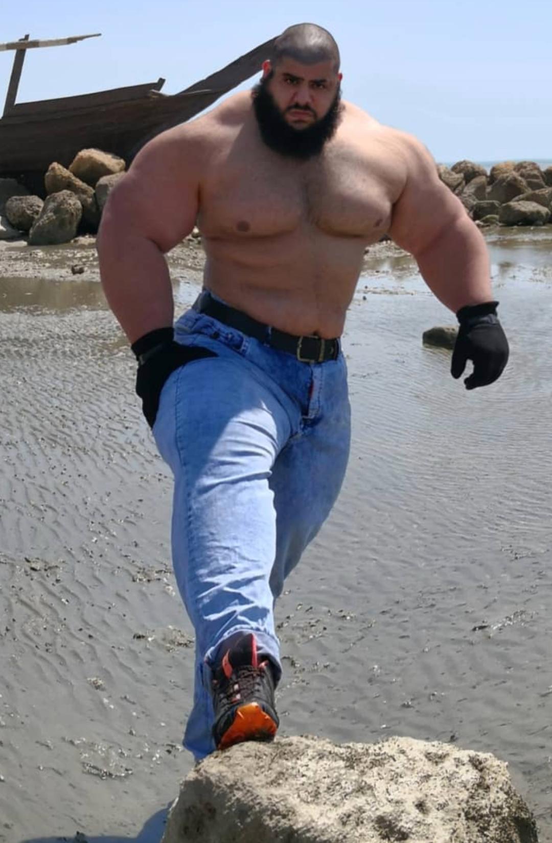 伊朗绿巨人,伊朗绿巨人wwe比赛视频