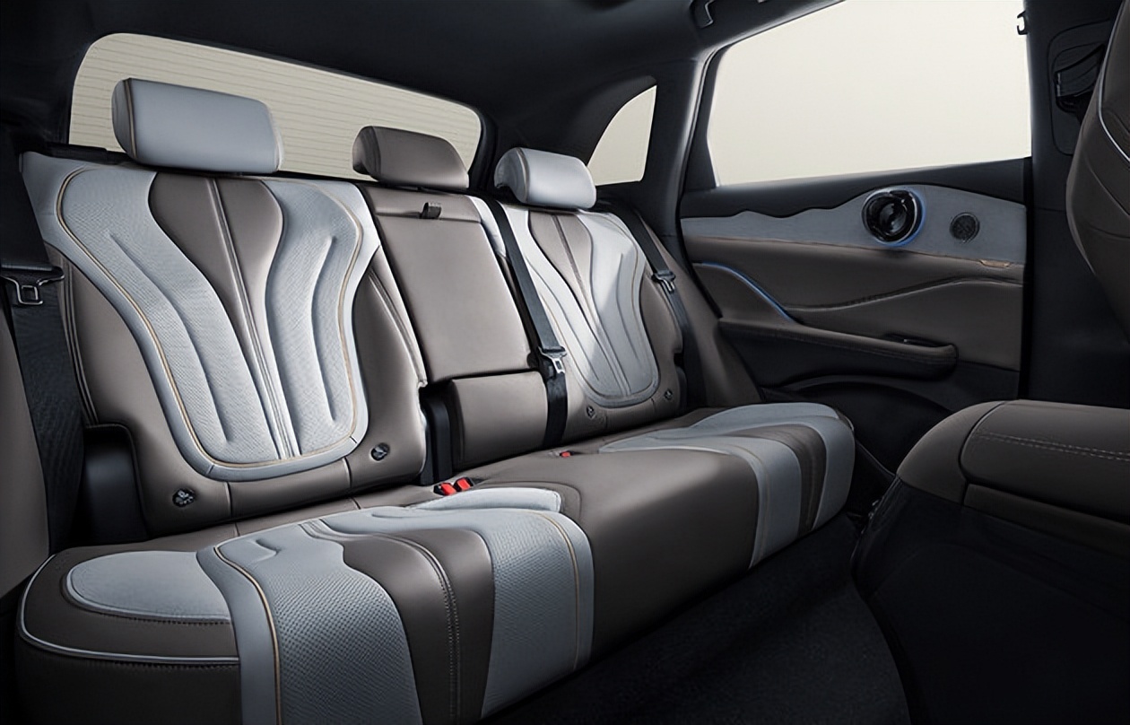 比亚迪护卫舰07款是筷子悬挂吗,比亚迪护卫舰07对标宋plusdmi