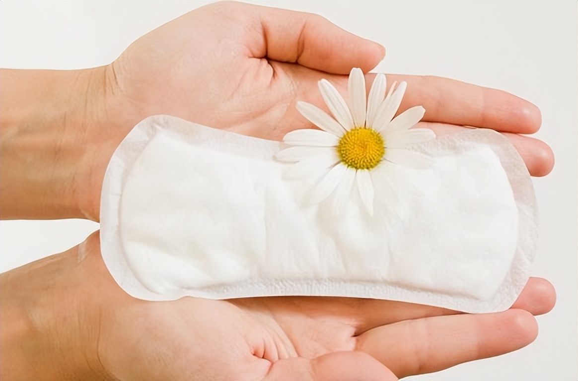 为什么头发上总是有卷卷的毛,头发是卷的眉毛是直的