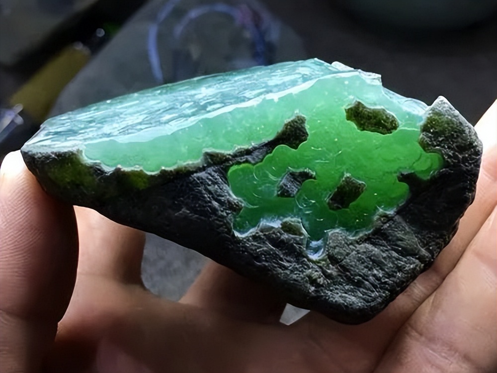 网络直播拍了几万元的翡翠，商家发假货怎么办？