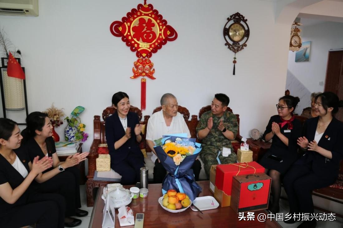 “八一”不忘子弟兵“惠军”慰问爱国防——中国融通旅发集团坚持姓军为军服务