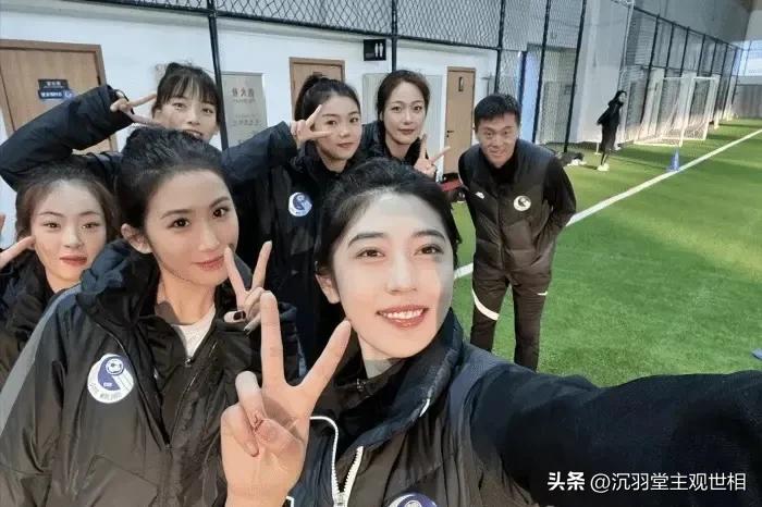 女足姜明佐颜值,姜明佐晒美照笑容甜美有梨涡