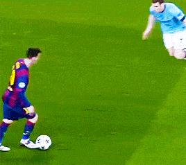 足球场上的尴尬瞬间视频,足球场上的尴尬瞬间笑到肚子疼