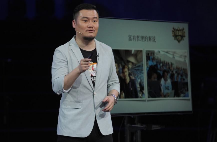 贺炜深情的足球解说,最有诗意的足球解说员贺炜