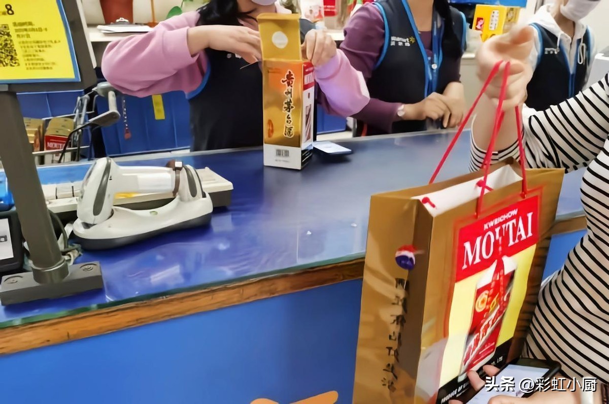 同样的茅台为什么价格差那么多,同样是白酒茅台凭什么卖上千元