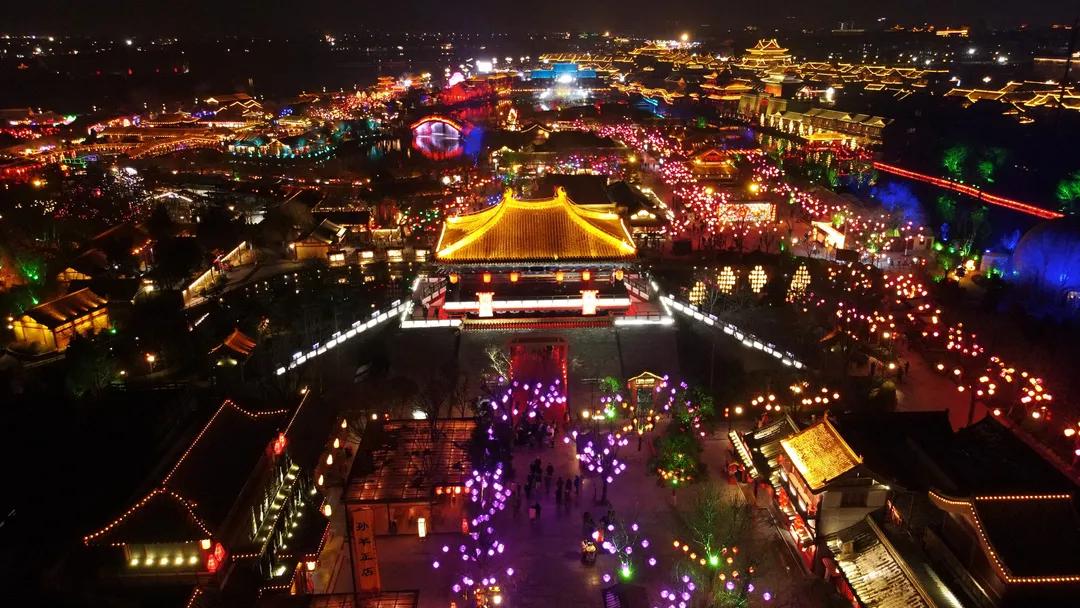 郑州灯展好玩的地方,郑州春节晚上打铁花