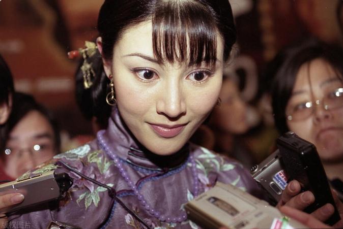 张丹峰洪欣风波后首次合体亮相,张丹峰怀柔拍戏