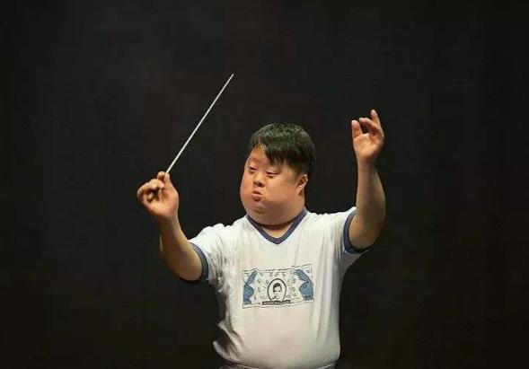 指挥家舟舟癌症,41岁指挥家舟舟纪录片