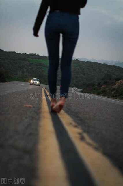 女孩从小被嫌弃10年后回家,女孩从小被嫌弃十年后回家