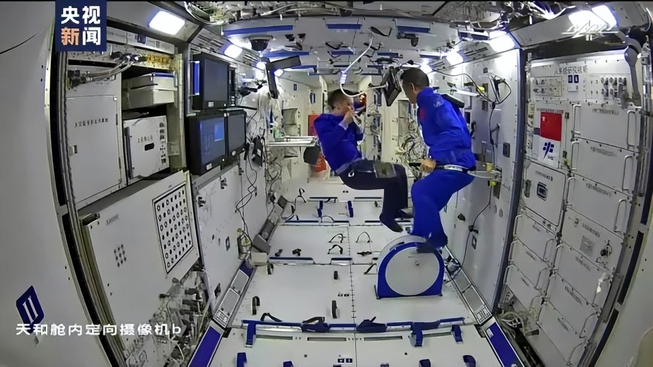 “最牛出差”三人组从太空返航，中国航天凭啥成为太空竞赛主角？