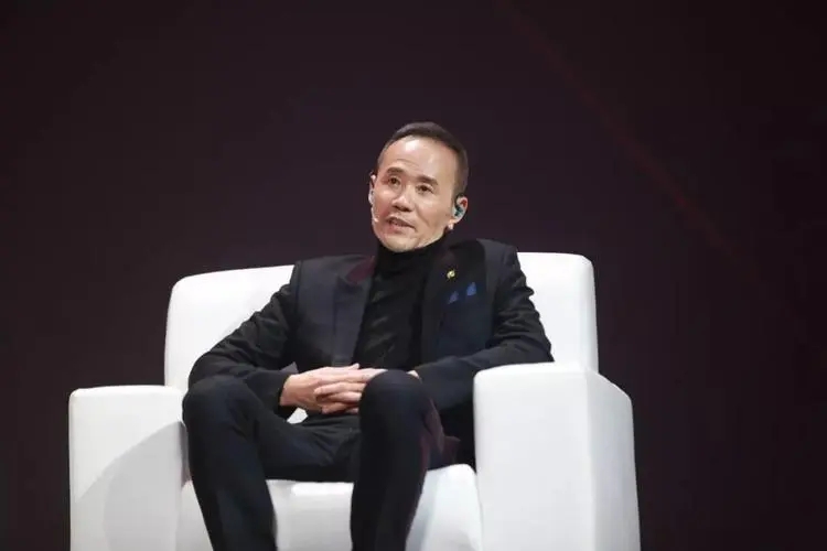 王石为了他娇妻改变多少人,王石抛弃发妻