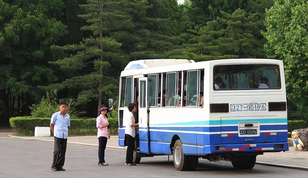 中国“买菜车”，来到朝鲜后摇身一变成豪车，满大街“豪横”味道