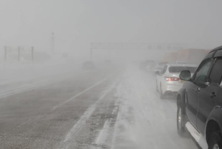滴滴出行的程维赚的是什么样的钱,与滴滴出行创始人程维并肩而立
