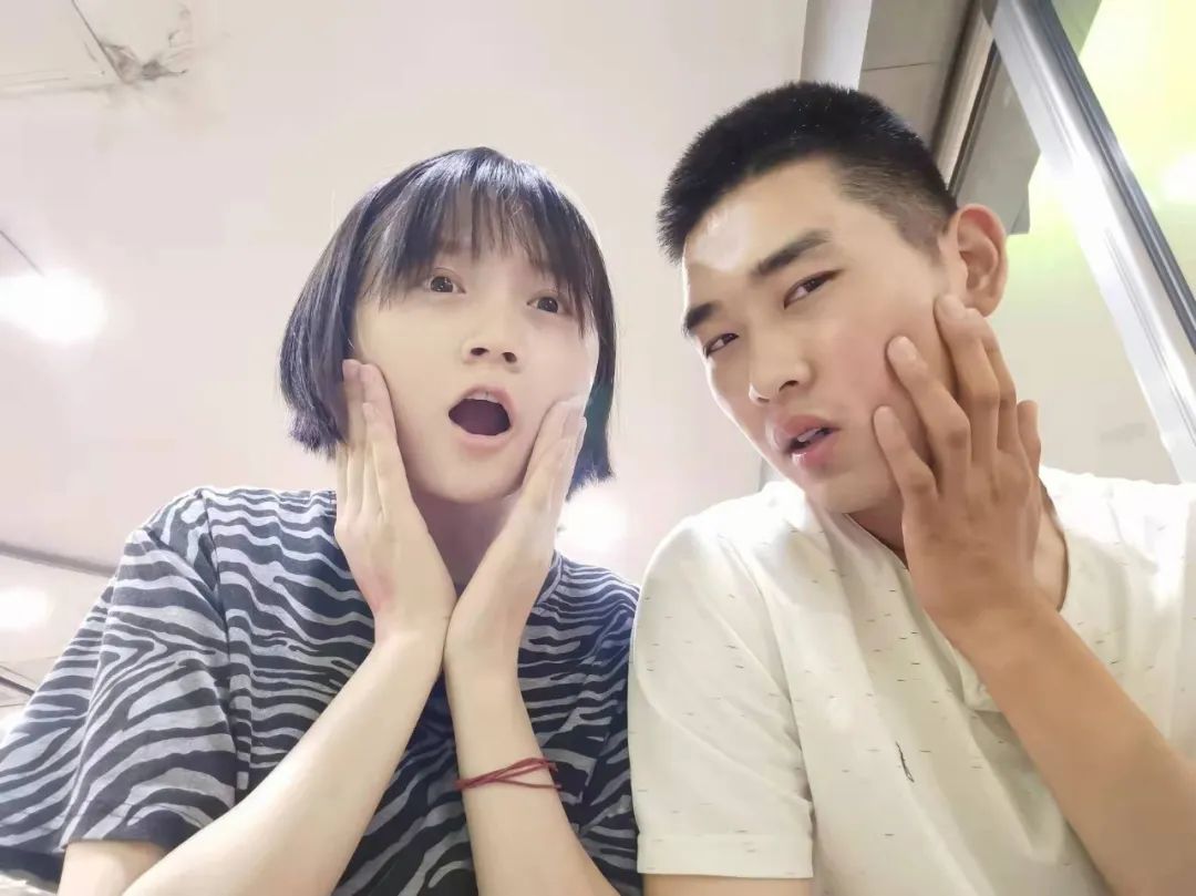 *警武**少尉、陆军中士，俩人结婚了！