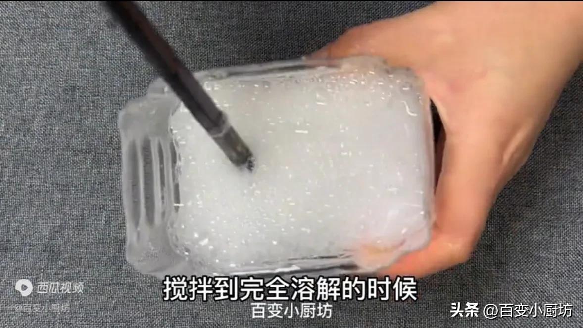 只需一个口罩就能清洗油烟机,如何利用口罩清洗油烟机