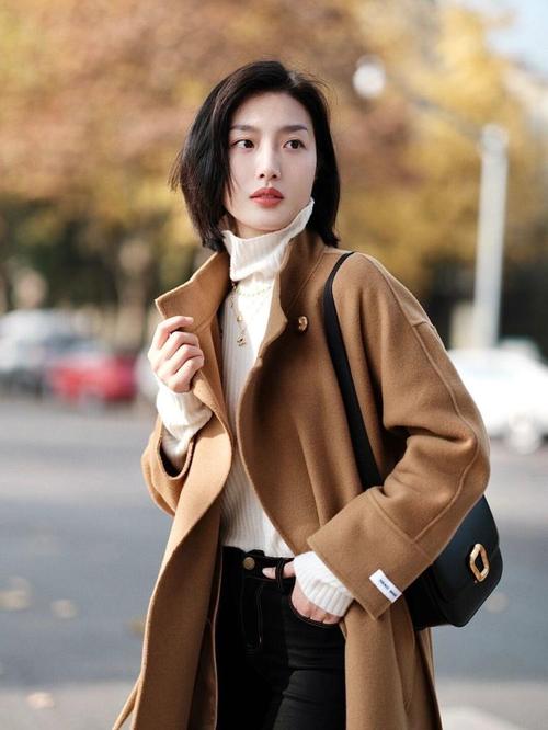 过了四十不要再穿二十几岁的衣服,过了40岁就不能穿得太成熟