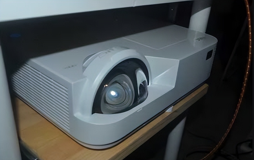 nec投影仪电脑投屏教程,necnp110投影仪怎么连接电脑