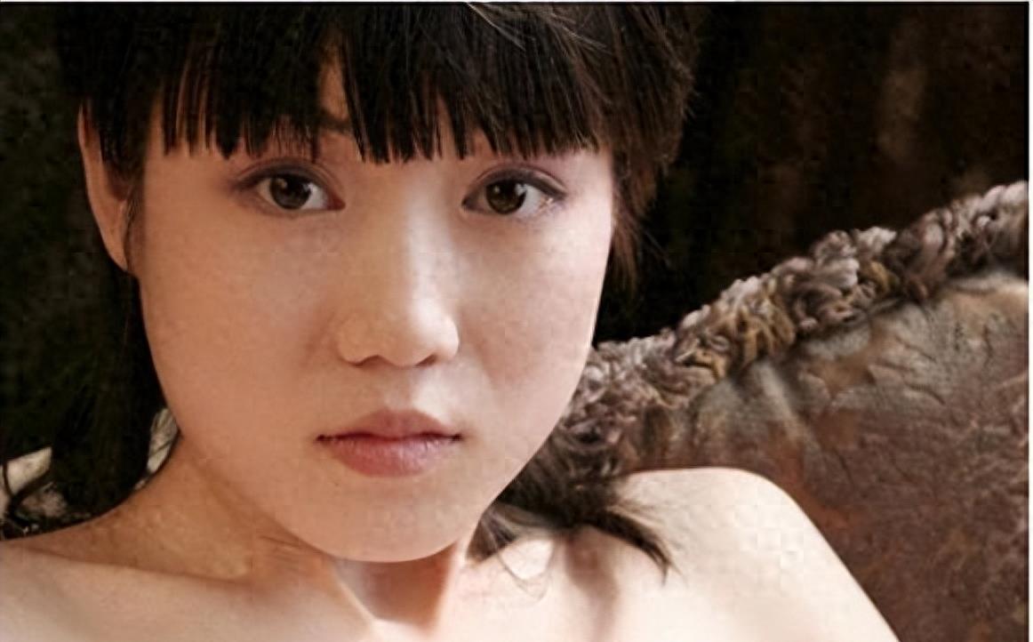 “最红裸模”*筱雨张**：22岁时拍写真火爆全网，如今将近40岁仍单身