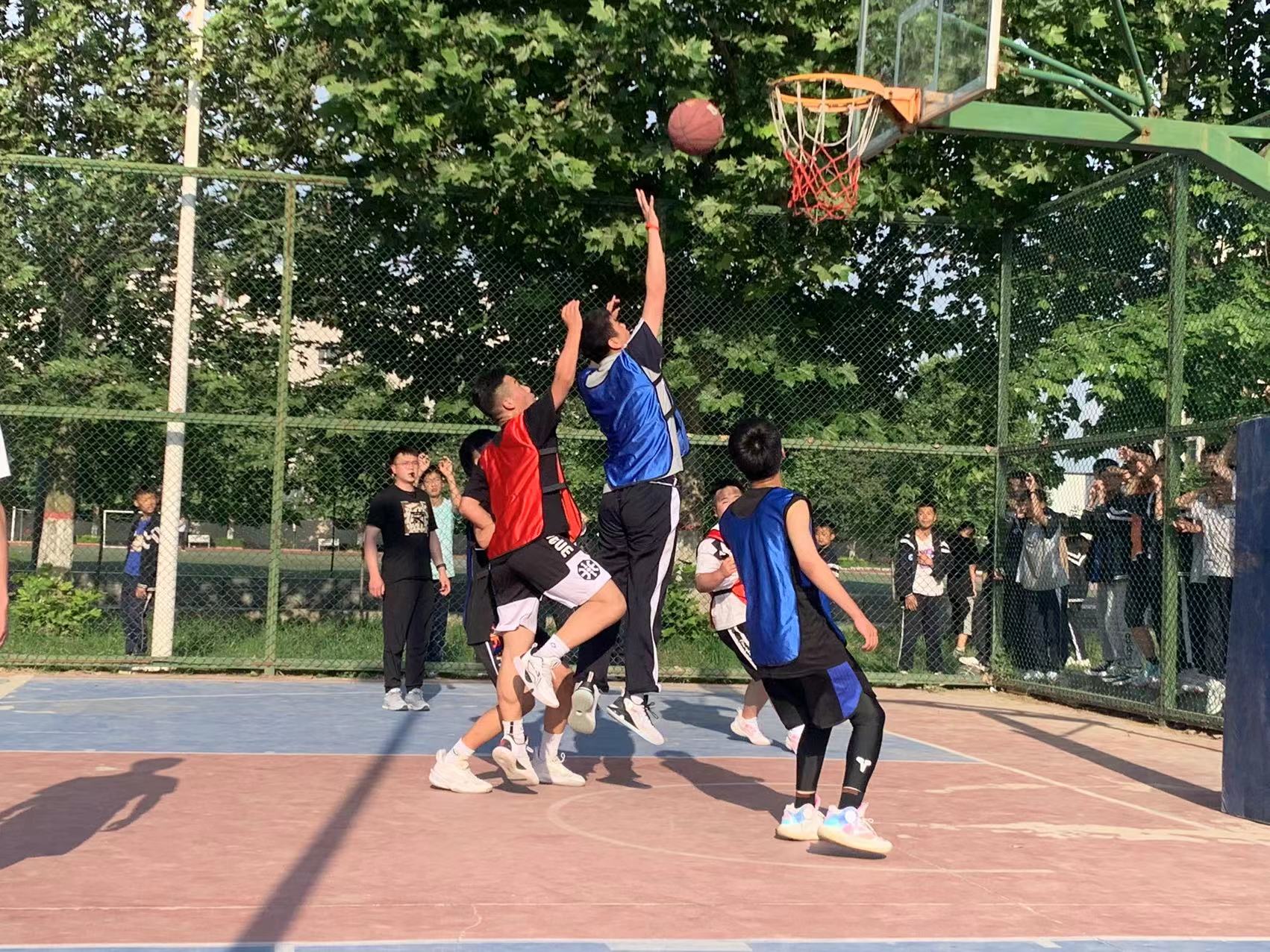 白朗县中学喜迎二十大篮球比赛,精彩纷呈的校园篮球比赛