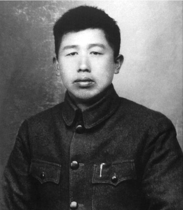 1936年王平去见毛主席，提出想改名字，主席问：你想改成什么名字