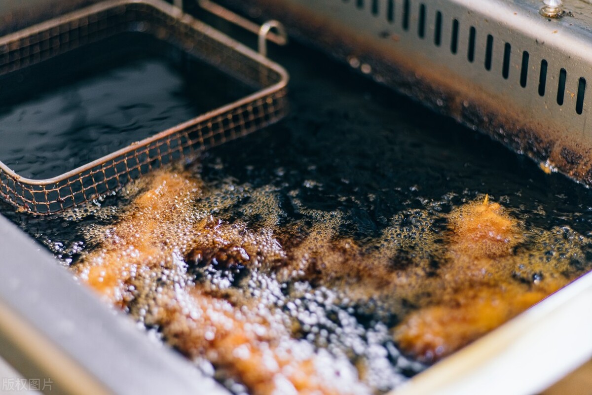 一招教你如何辨别地沟油,如何看待餐馆使用地沟油的现象