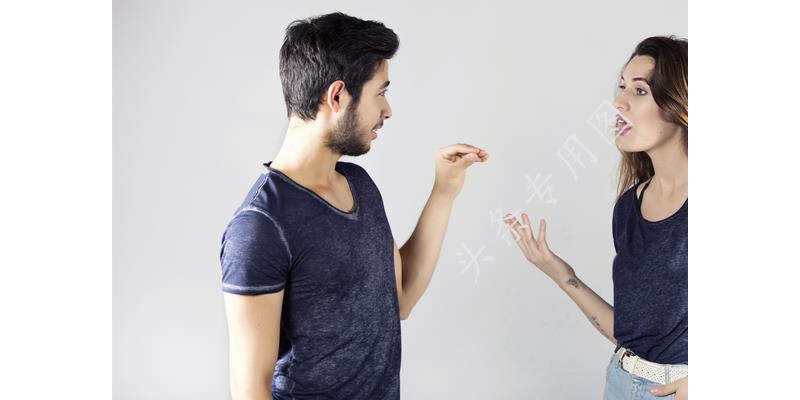 年年过生日女儿都迟到,今年我去接她,到门口后我愣了,默默离开