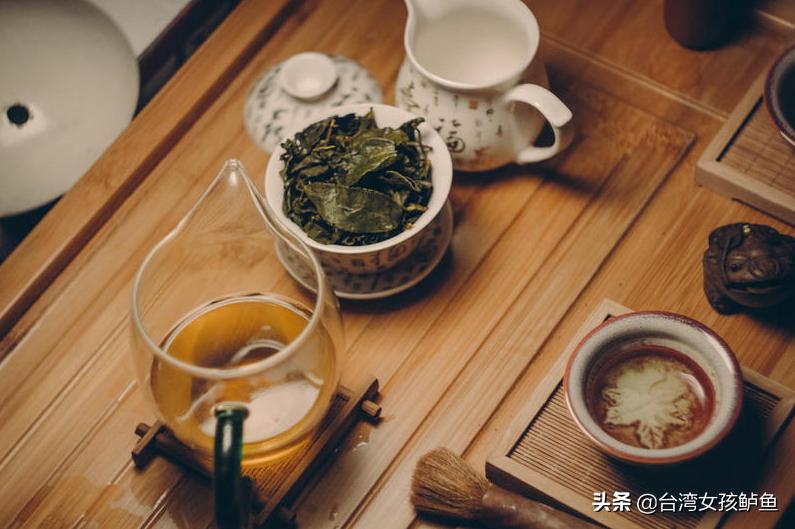 怎么样辨别乌龙茶有没有加香精,怎样分辨乌龙茶的真假