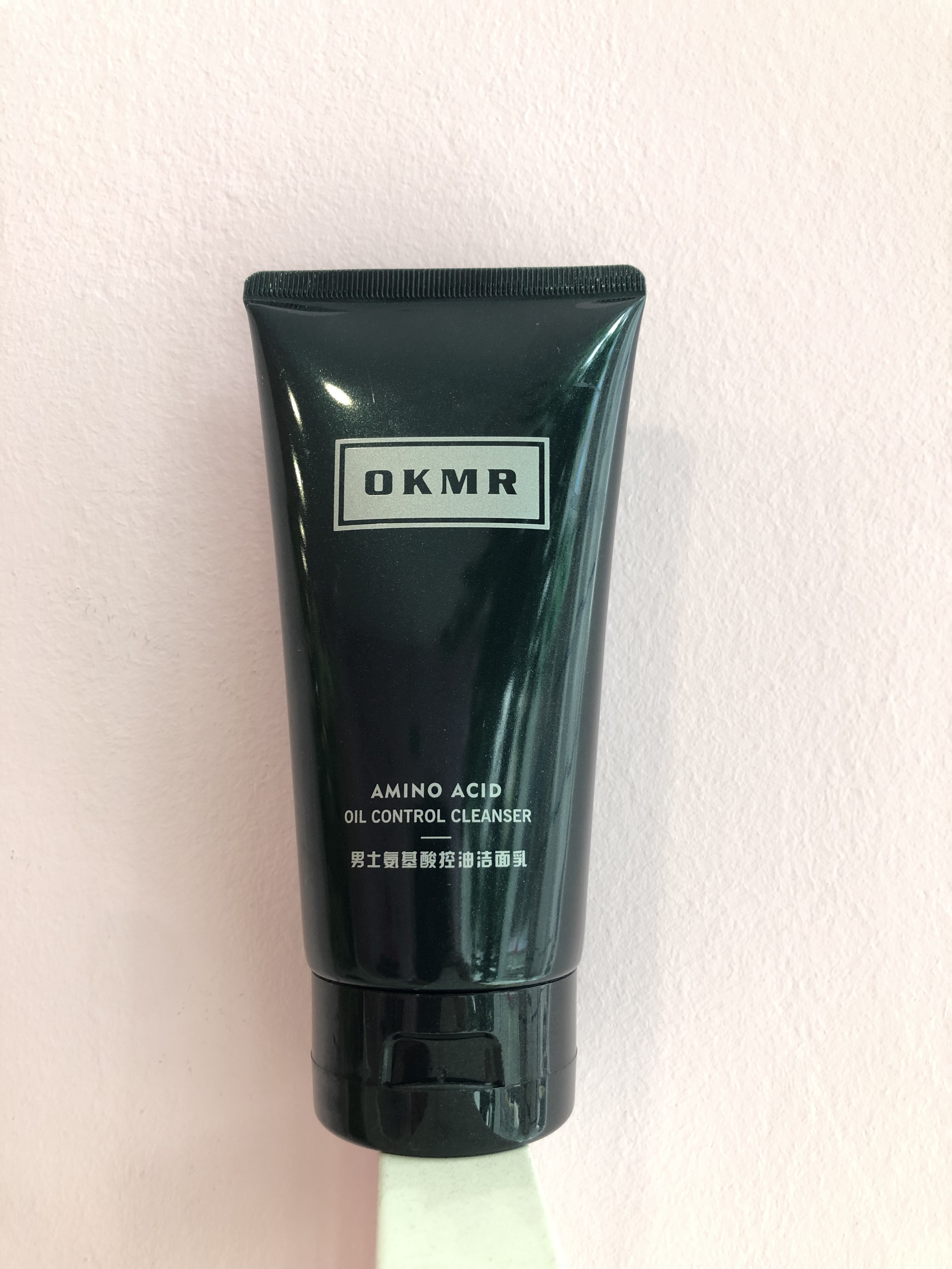 适合混油皮男生的护肤,拒绝油腻第一步好好洗脸