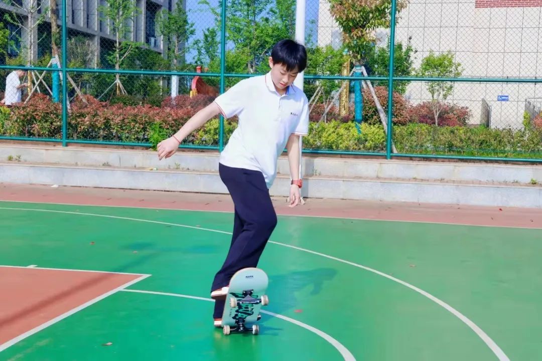 北大青鸟岳阳海纳软件学院女神节,岳阳北大青鸟海纳实训52班