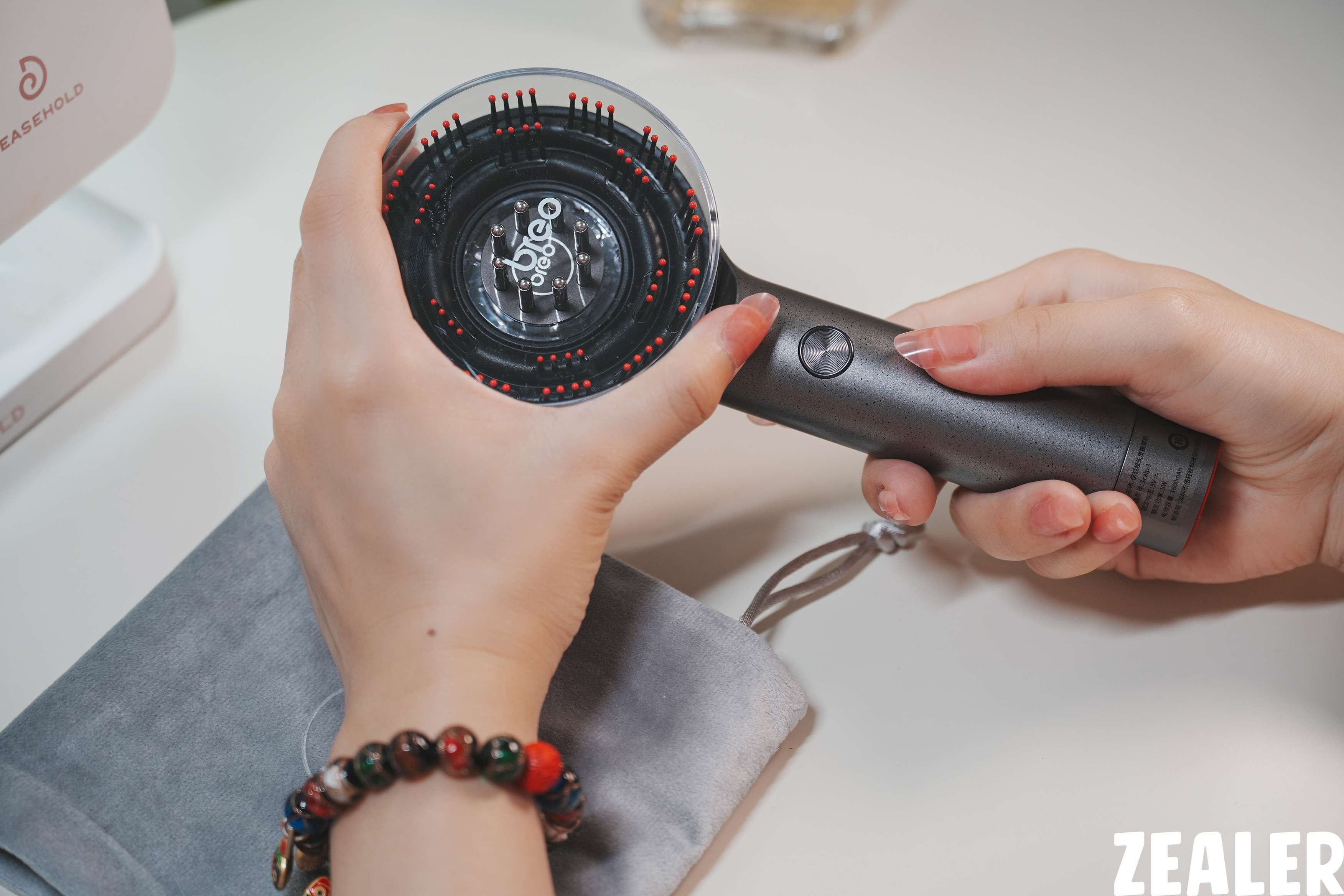 冲当发量王者原来长头发这么简单倍轻松Scalp3头皮智能按摩梳