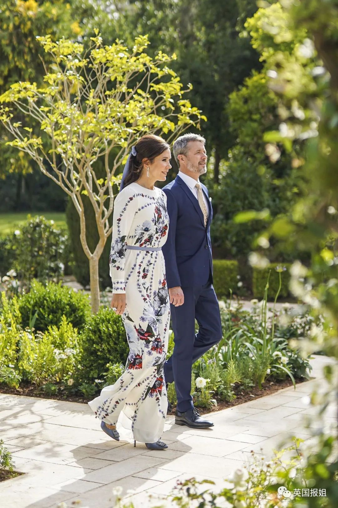 凯特王妃高级造型,凯特王妃穿蓝色格子英伦风