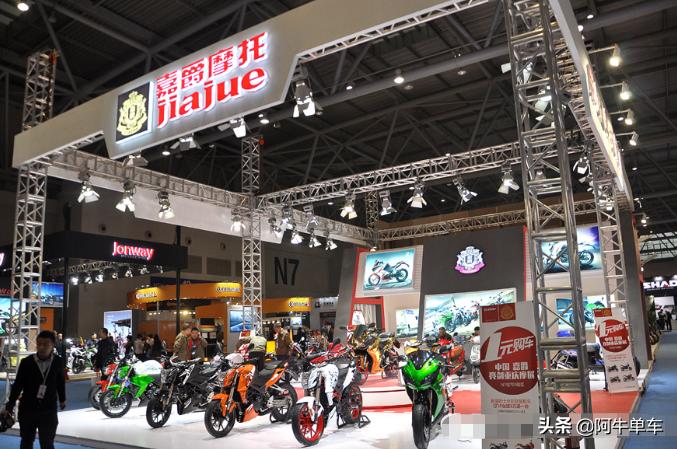嘉爵800和本田cb650r,嘉爵800和cb650r对比