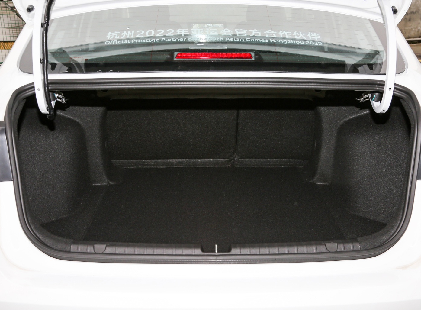 吉利帝豪1.5l手动豪华版落地价,22款吉利帝豪1.5L手动车