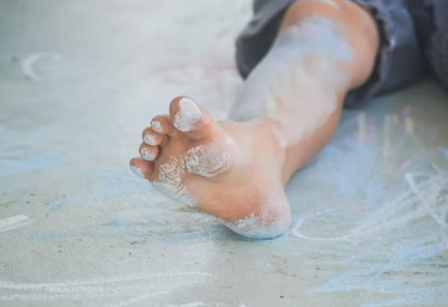 小孩足弓矫正穿什么鞋子,孩子穿完矫正足弓鞋垫