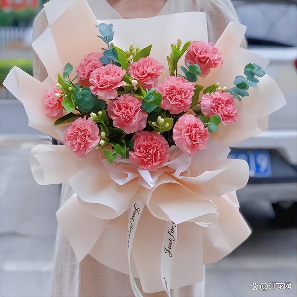 母亲节给妈妈买什么鲜花,母亲节送妈妈什么鲜花最合适