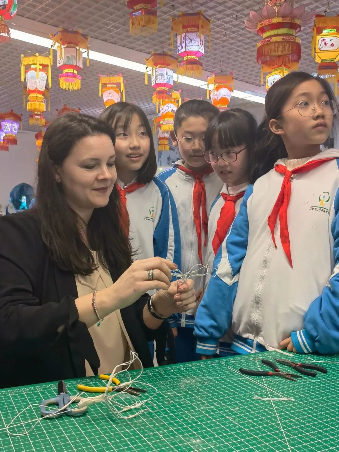 法国欧坦市市长一行来渝交流考察,法国欧坦市市长访问学校