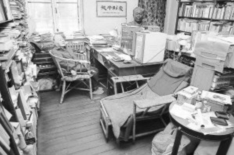 居里夫人何泽慧简历,何泽慧与居里夫人合影照片