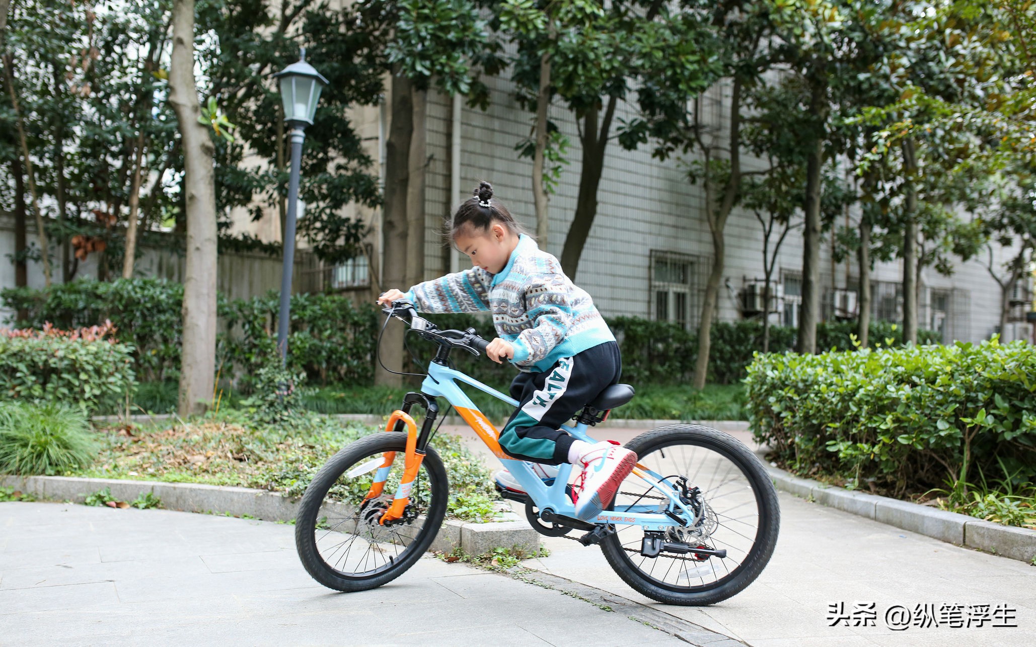 可以让小孩玩的越野车,柒小佰儿童变速山地自行车测评