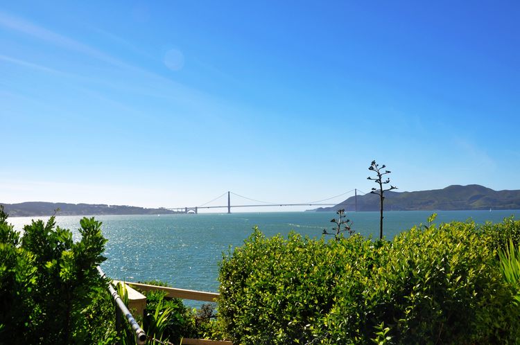 回味旧金山探访成功者的庄园,一种窗口令艾尔卡彭等囚犯备受折磨