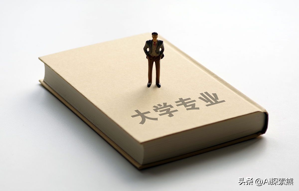 张雪峰高考志愿填报如何选专业,高考填报志愿什么专业好张雪峰