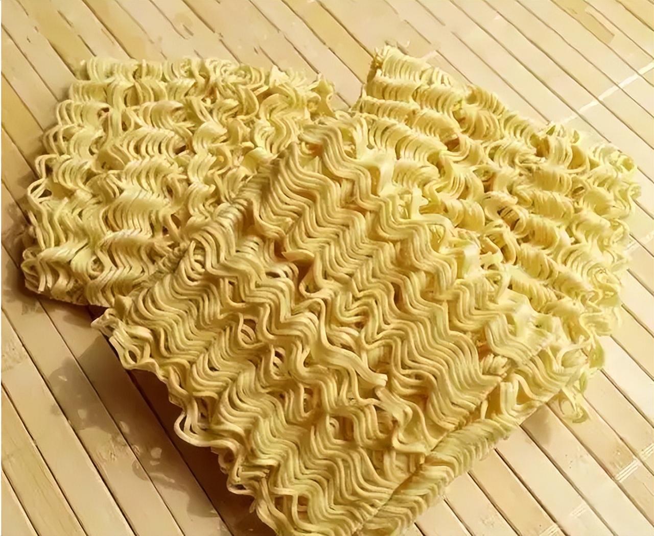 常吃方便面会怎么样快来看看,经常吃方便面会对身体有哪些不好