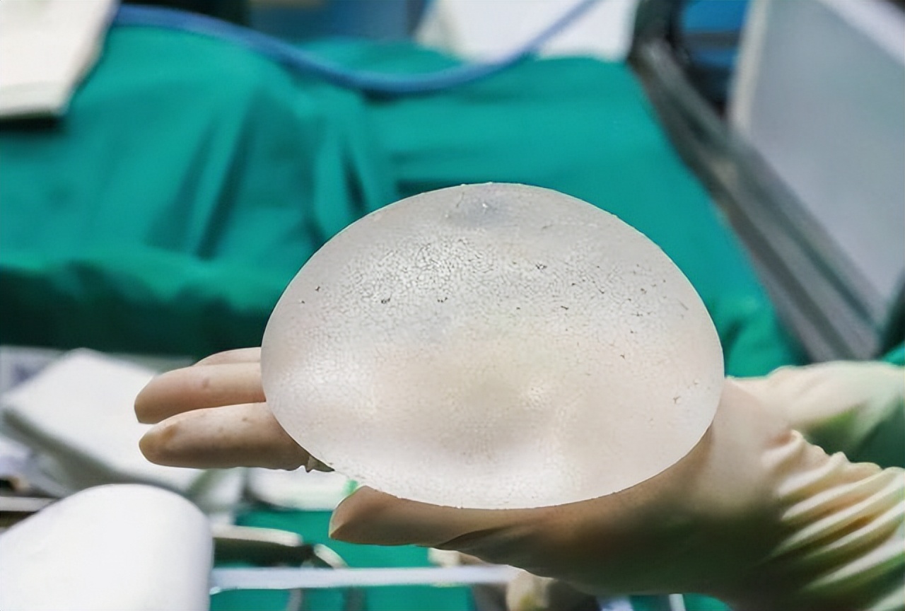 隆胸有什么副作用和危害,隆胸带来的副作用