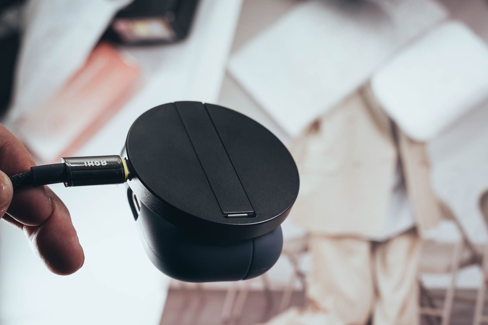 强力磁吸，一触即充-亿色airpodspro磁吸保护壳体验