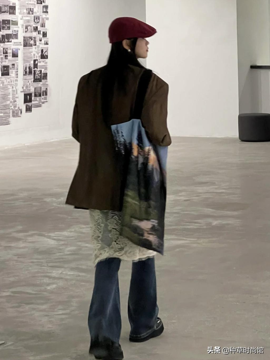 今年流行穿什么裤子和裙子,今年流行裙子配什么裤子