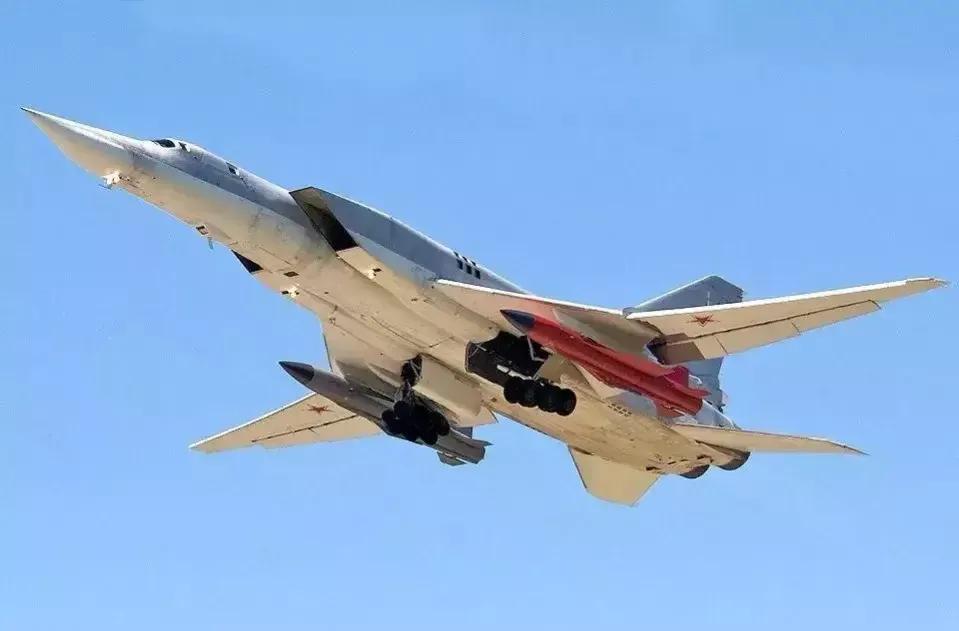 俄军使用巡航导弹打击乌军事设施,俄对乌核威慑