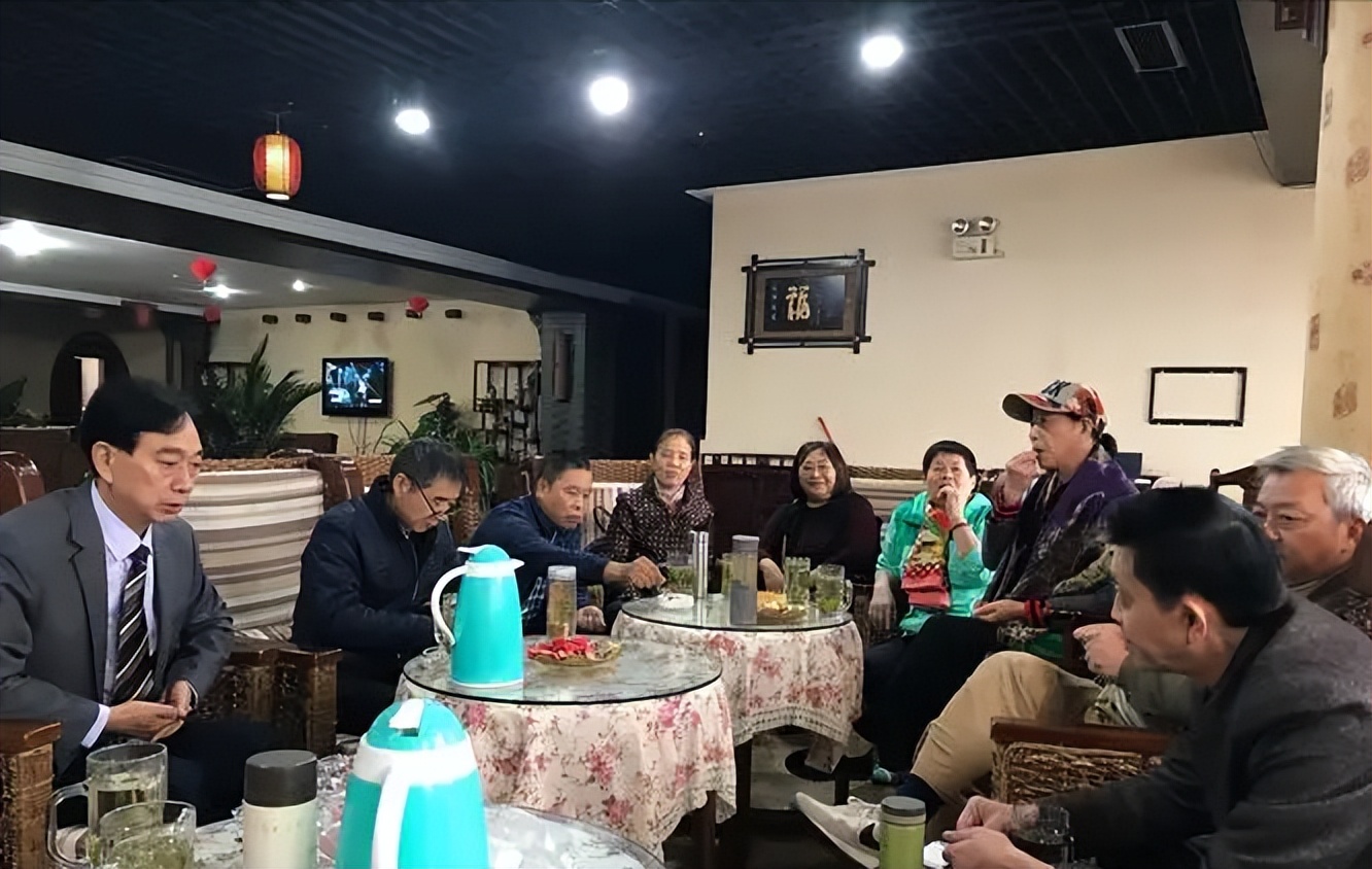 熊猫奇石价值上亿,青岛男子捡到熊猫奇石